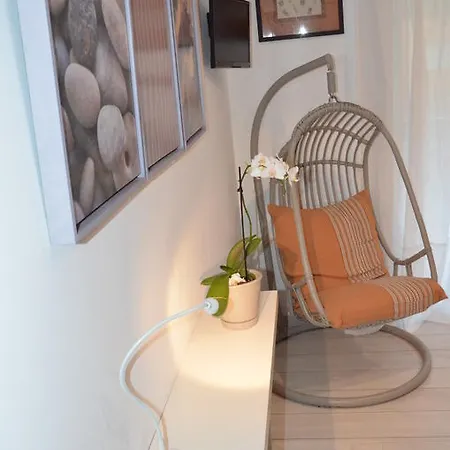 Bed & Breakfast Les D'hotes Du Grand Mornas 2*