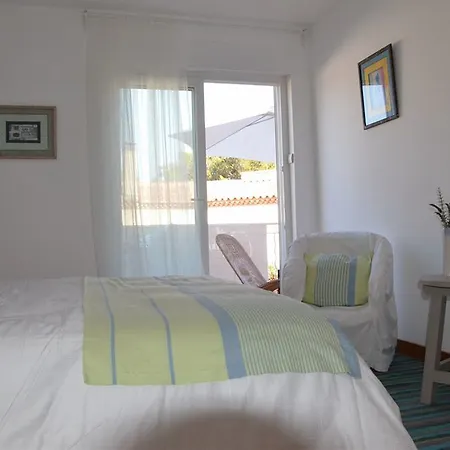Les D'hotes Du Grand Mornas Bed & Breakfast