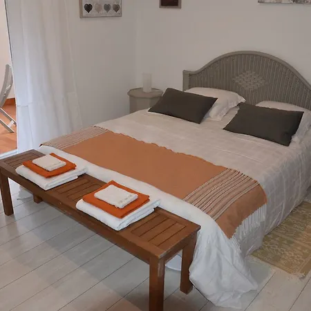 Les D'hotes Du Grand Mornas Bed & Breakfast Carry-le-Rouet