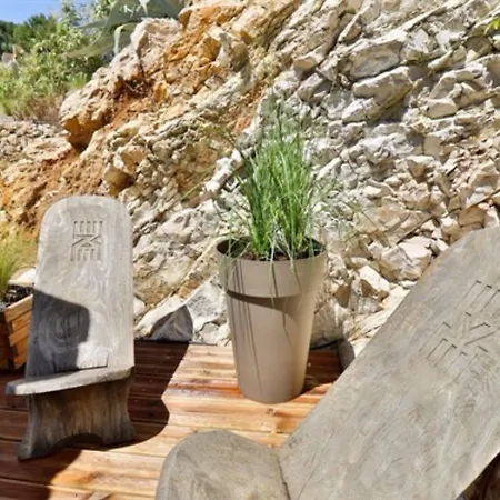 Bed & Breakfast Les D'hotes Du Grand Mornas 2*